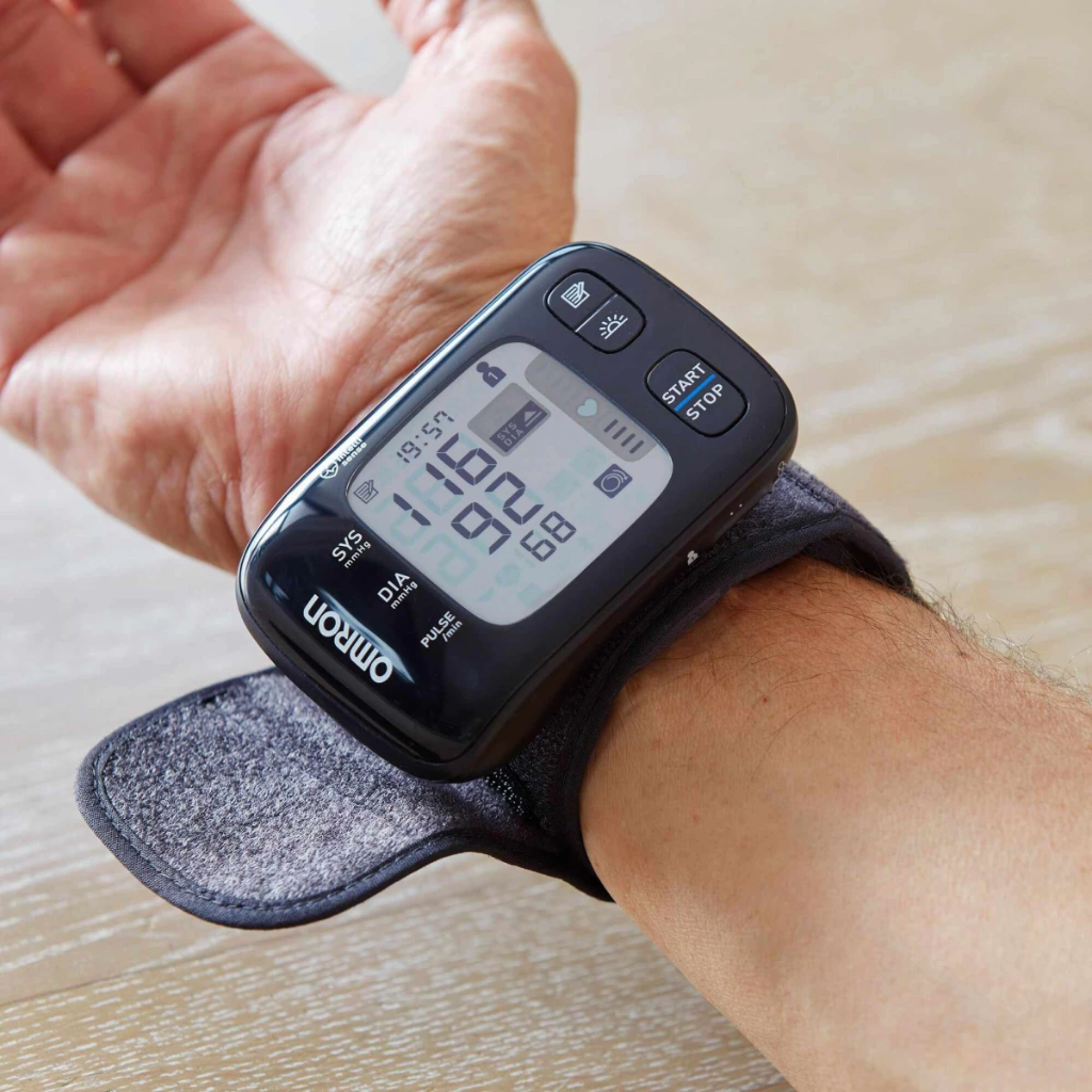 Tensiomètre électronique poignet OMRON RS7 Intelli IT